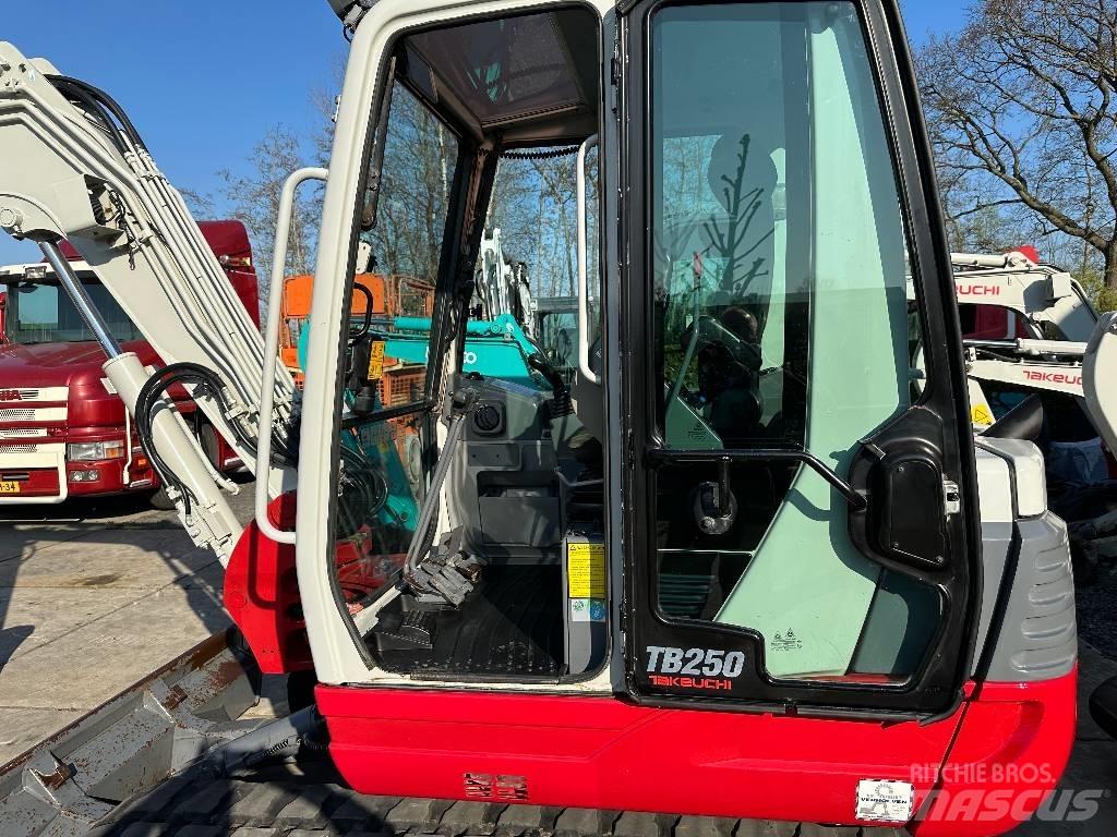Takeuchi TB250 Miniescavadeiras