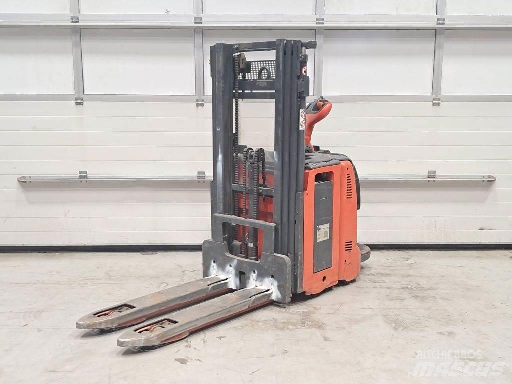 Linde D12 AP Empilhador para operador externo