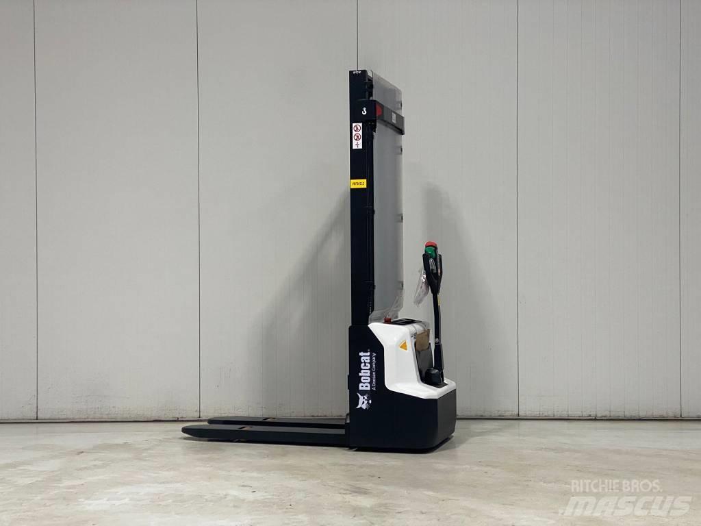 Bobcat LSM12N-7 Empilhador para operador externo
