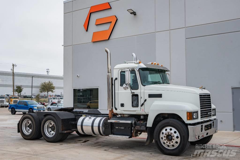 Mack Pinnacle Cavalos Mecânicos