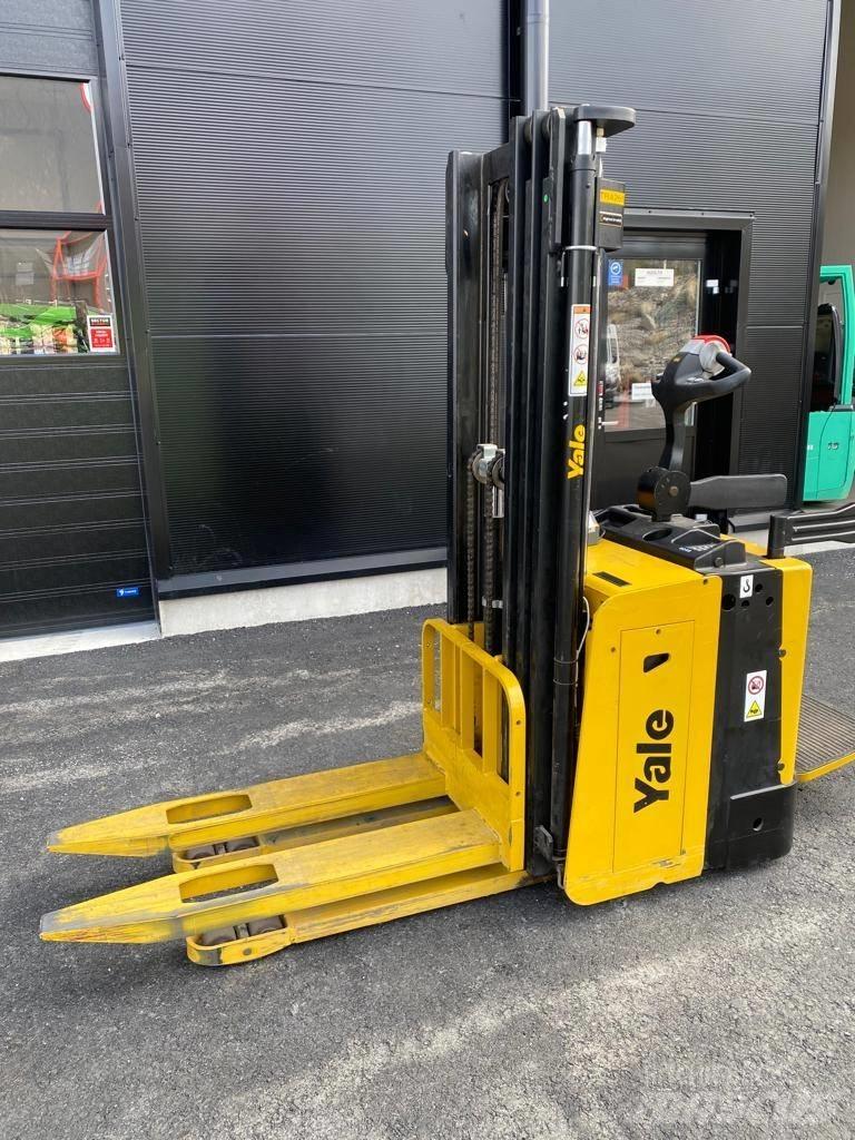 Yale MS15X Self propelled stackers