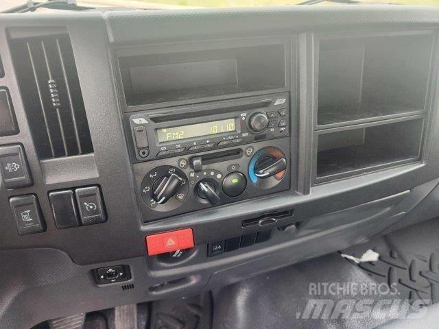 Isuzu FTR Caminhões de caixa fechada