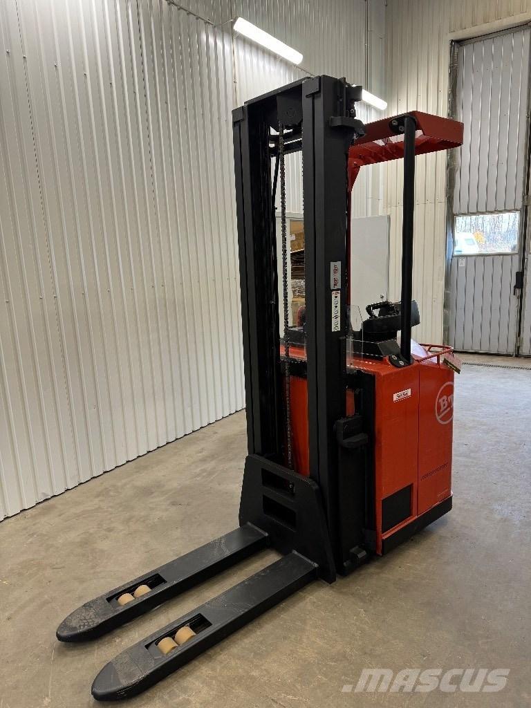 Toyota SSE160 Self propelled stackers