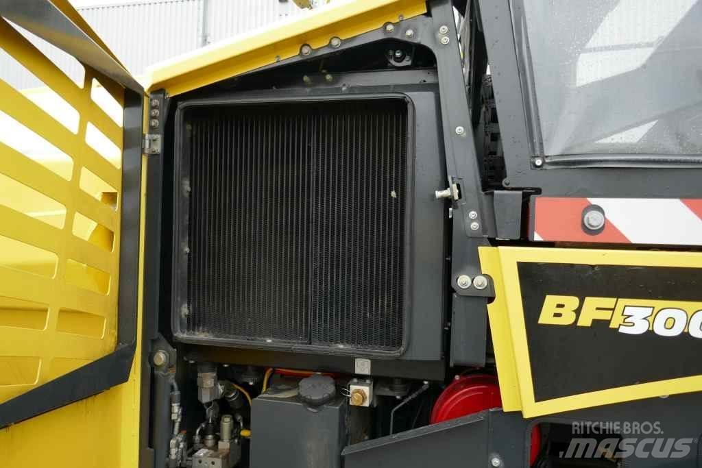 Bomag BF 300 C-2 Máquinas de asfaltar pequenas