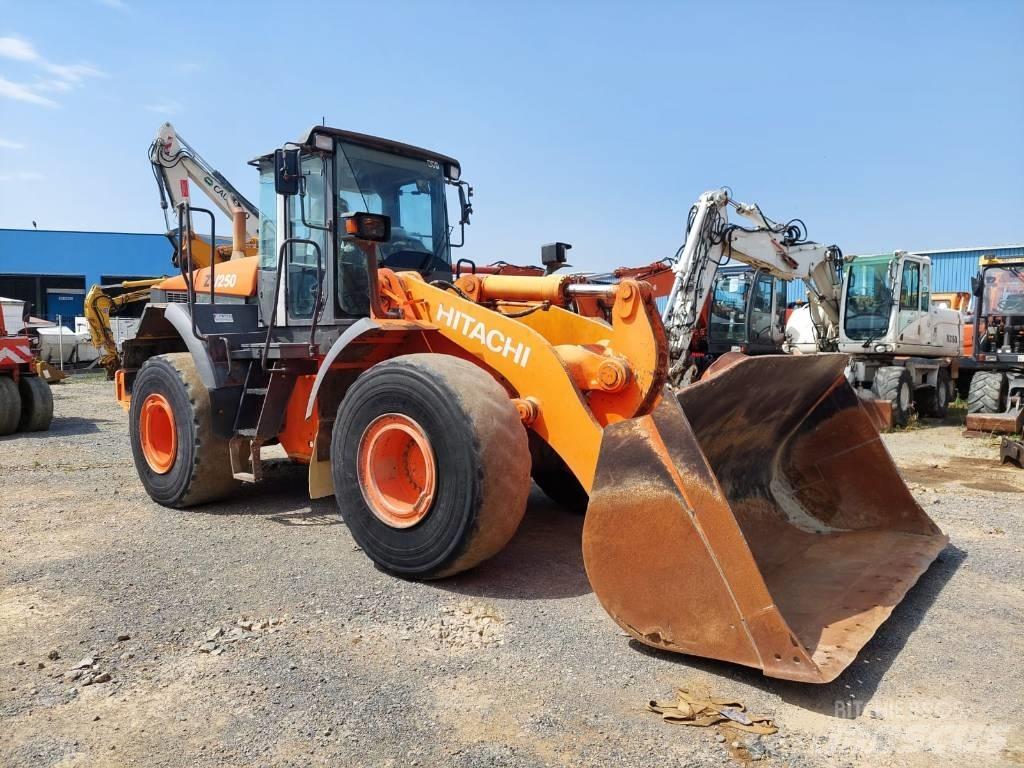 Hitachi ZW250 Carregadeiras de rodas
