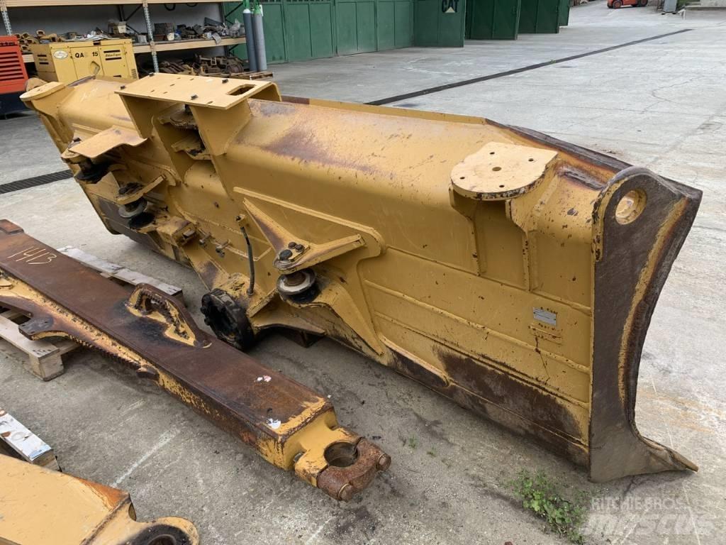 CAT D 6 T XLVP Dozers - Tratores rastos