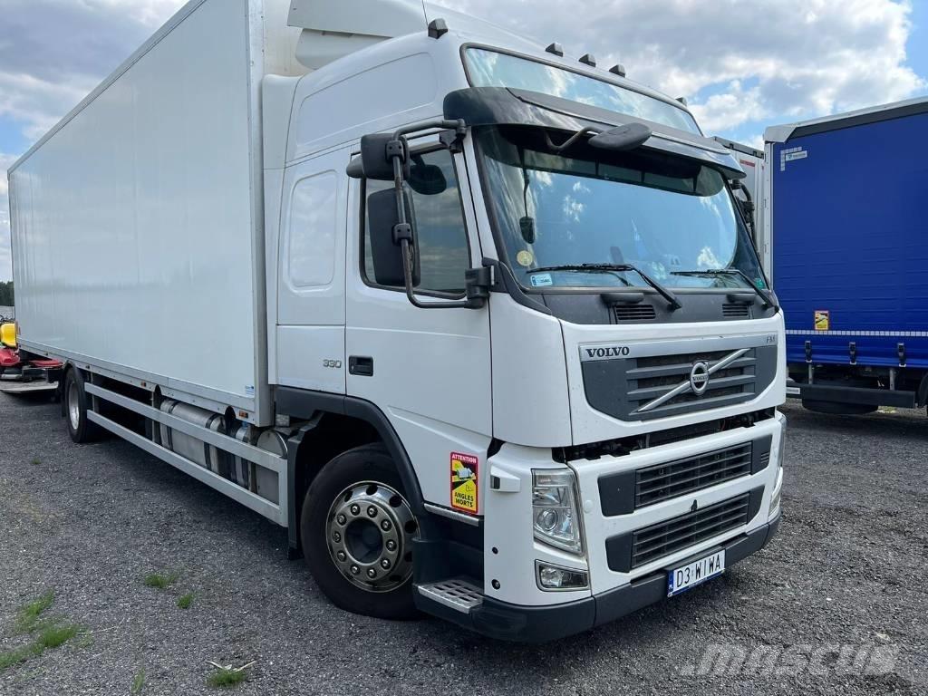 Volvo FM 330 Caminhões de caixa fechada