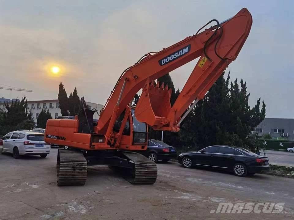 Doosan DX 225 Escavadeiras de esteiras