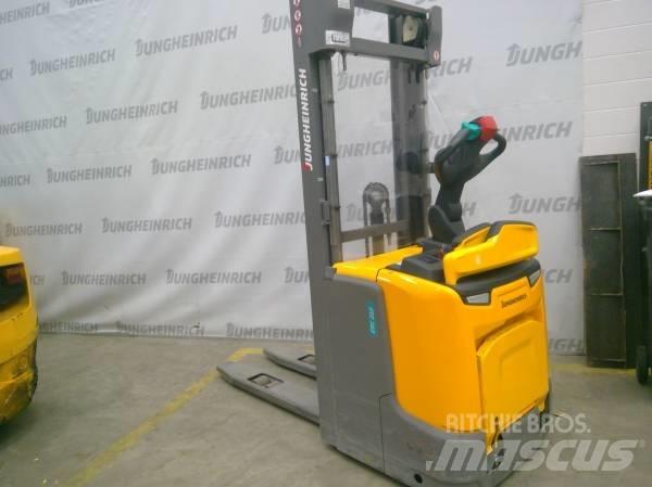 Jungheinrich ERC 212 Self propelled stackers