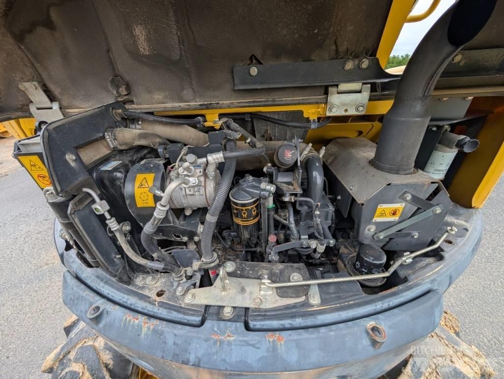Komatsu PW 98 MR-8 Escavadoras de rodas