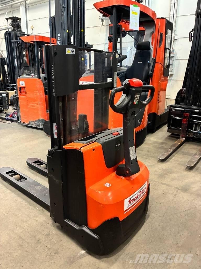Toyota SWE120L Empilhador para operador externo