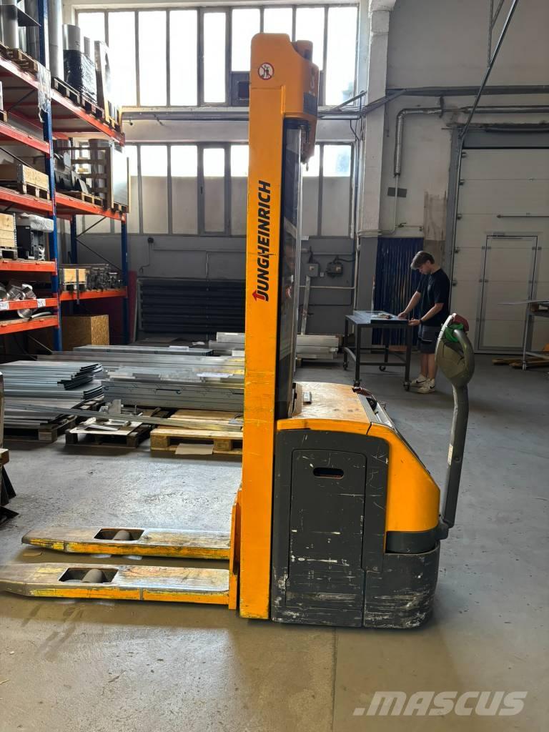 Jungheinrich EJC216 Empilhador para operador externo