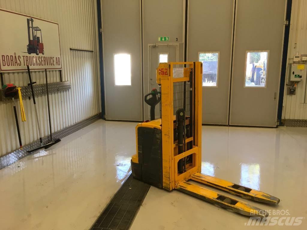 Jungheinrich EJC 212 Empilhador para operador externo