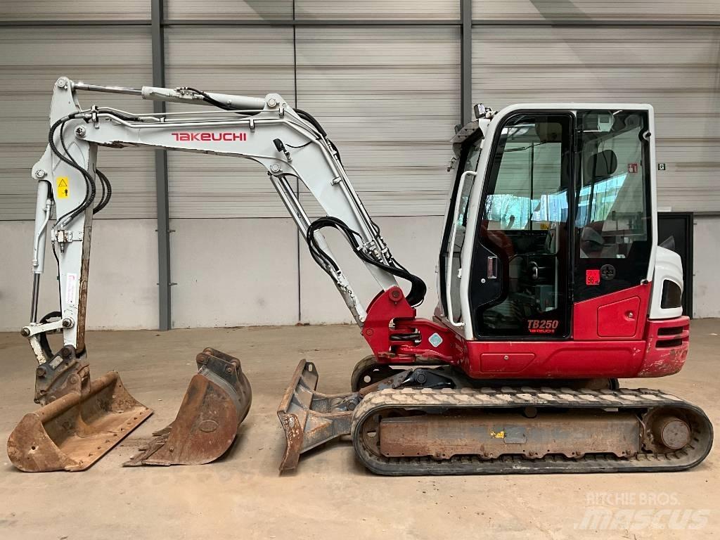 Takeuchi TB 250-2 Miniescavadeiras