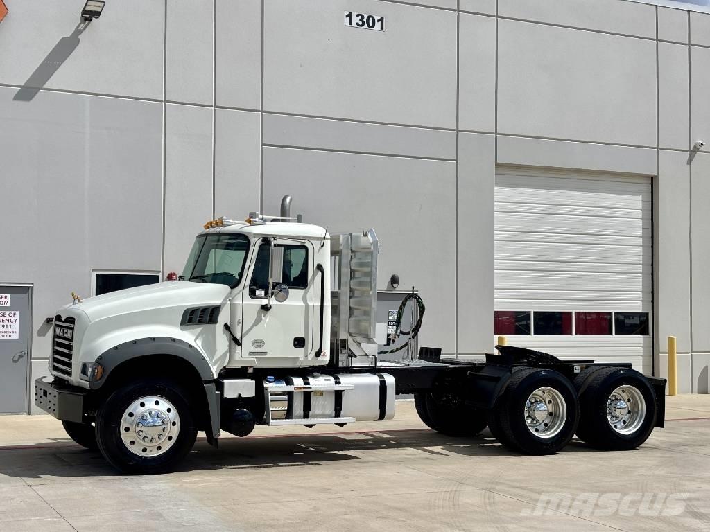 Mack Granite Cavalos Mecânicos