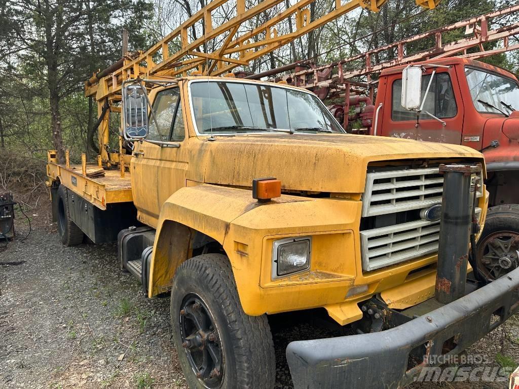 Ford F 700 Camiões estrado/caixa aberta