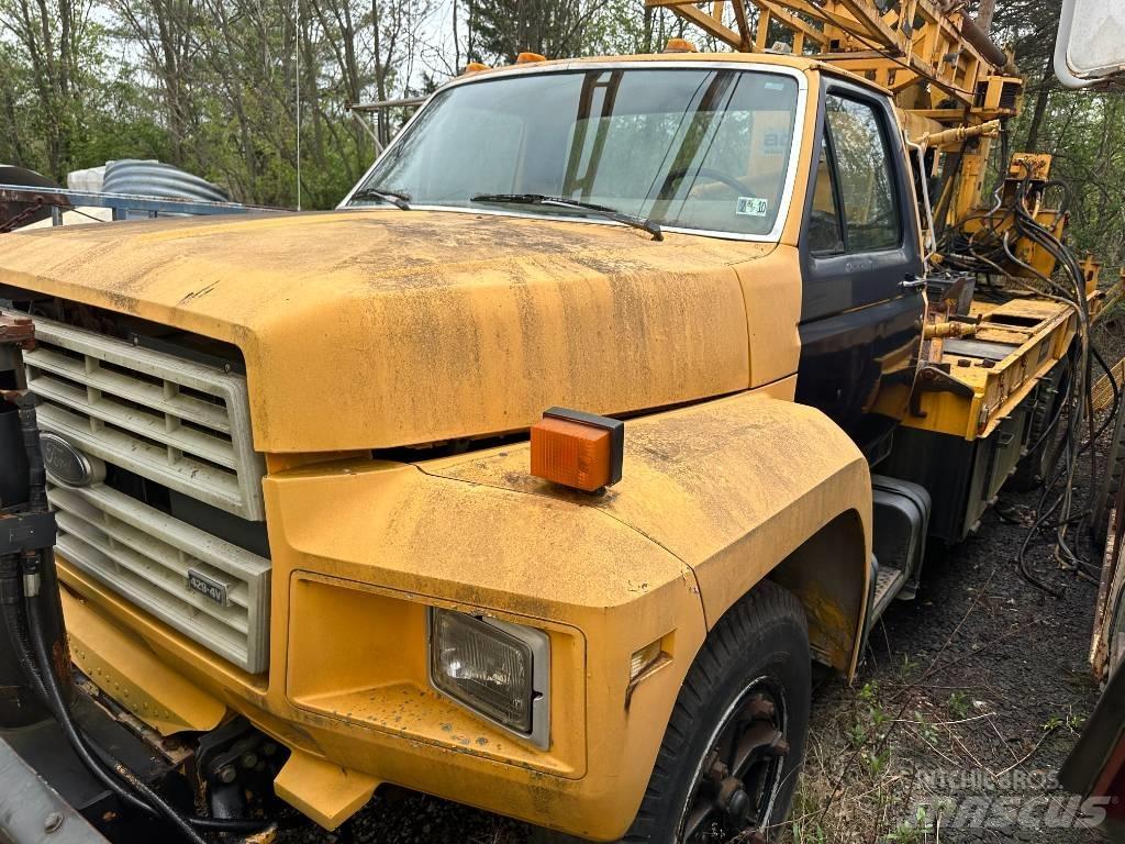 Ford F 700 Camiões estrado/caixa aberta