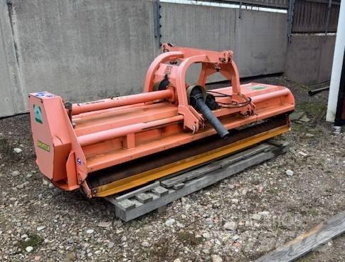 Agrimaster RV 320 Gadanheiras e cortadores de folhas para pastos