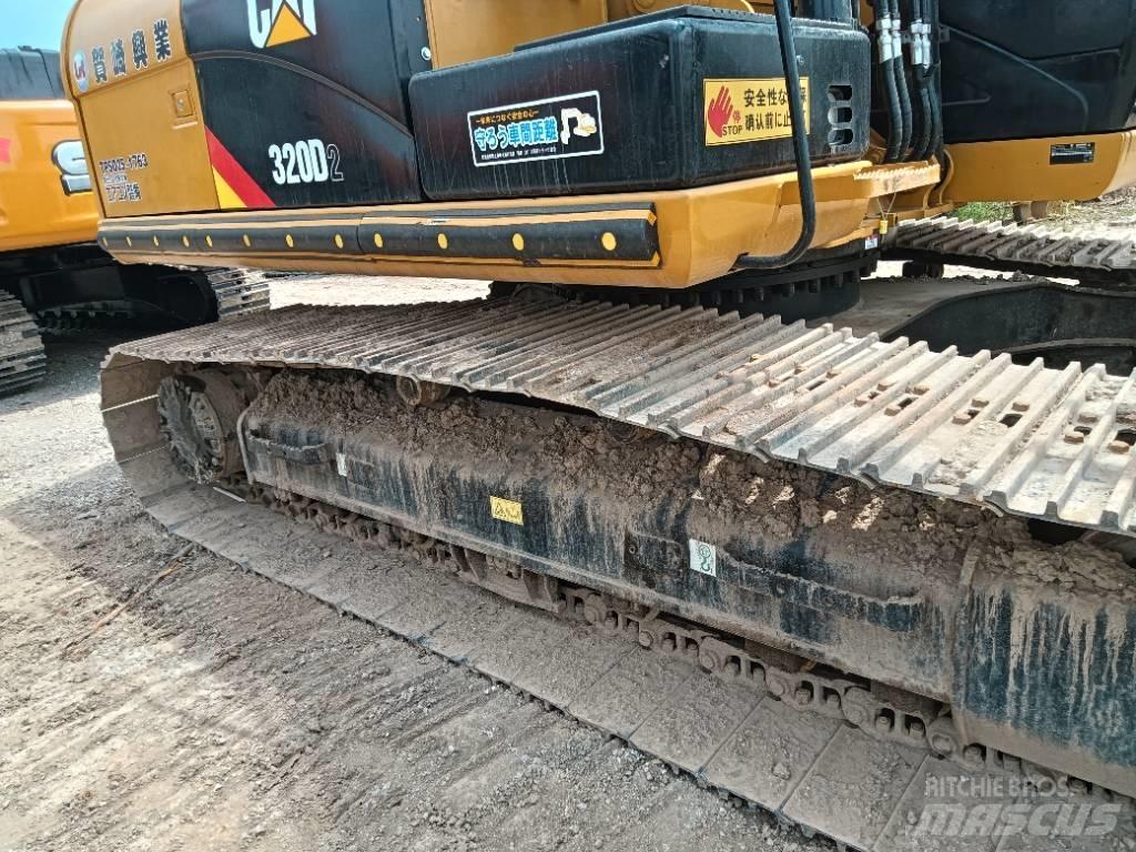 CAT 320D2 Escavadoras Midi 7t - 12t