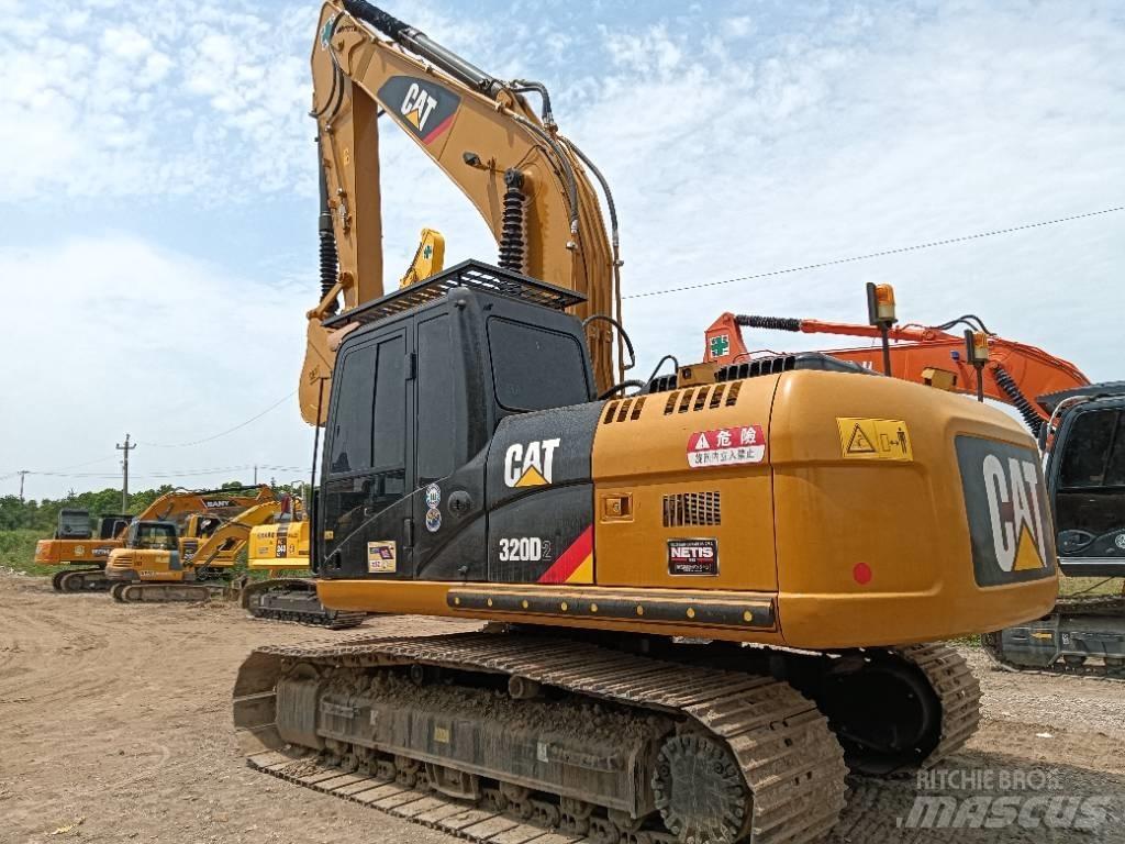 CAT 320D2 Escavadoras Midi 7t - 12t