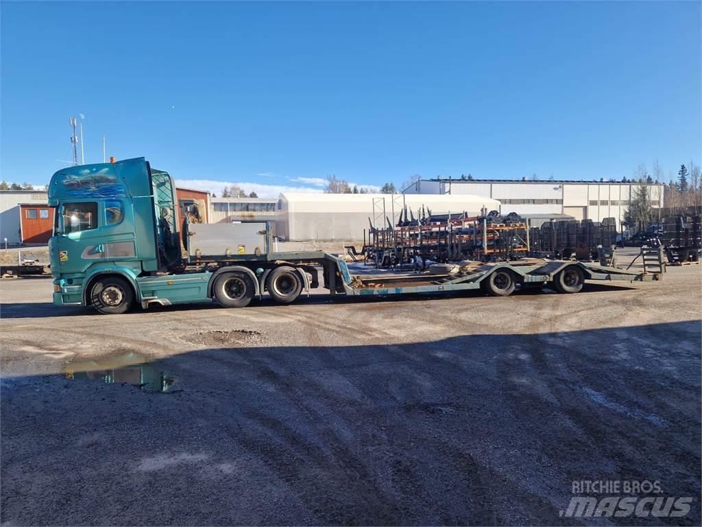 Scania R520 Camiões de transporte de máquinas florestais