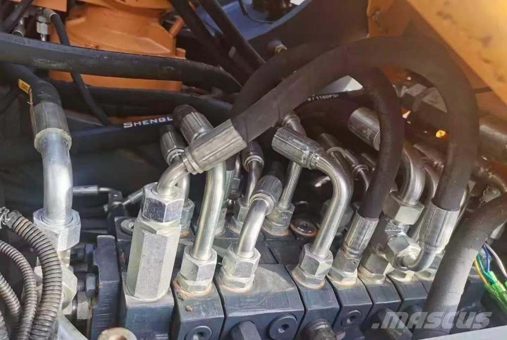  新源 75 Escavadoras de rodas