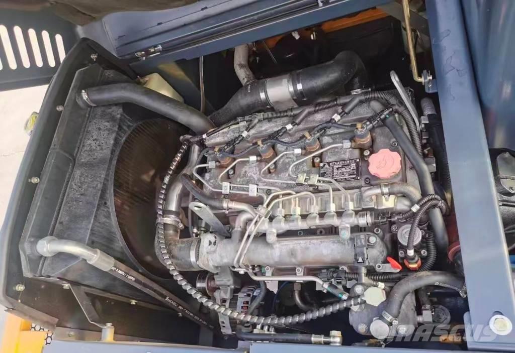  新源 75 Escavadoras de rodas