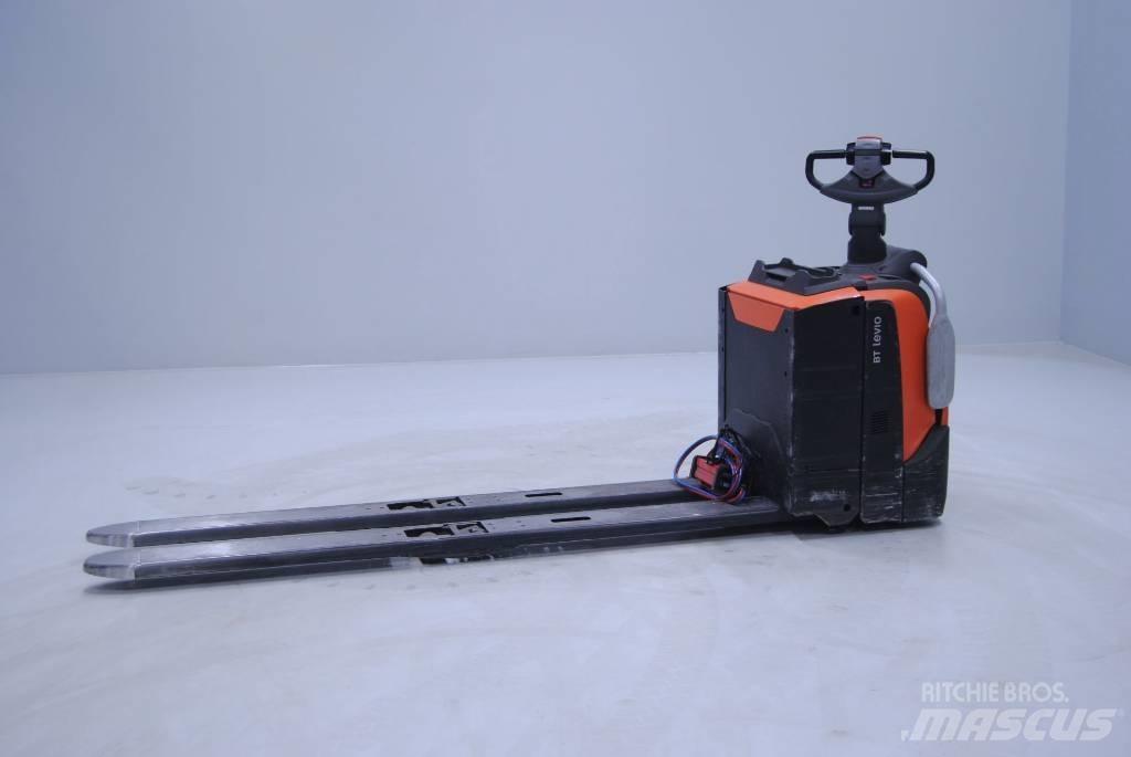 Toyota LPE200 Porta-paletes com plataforma