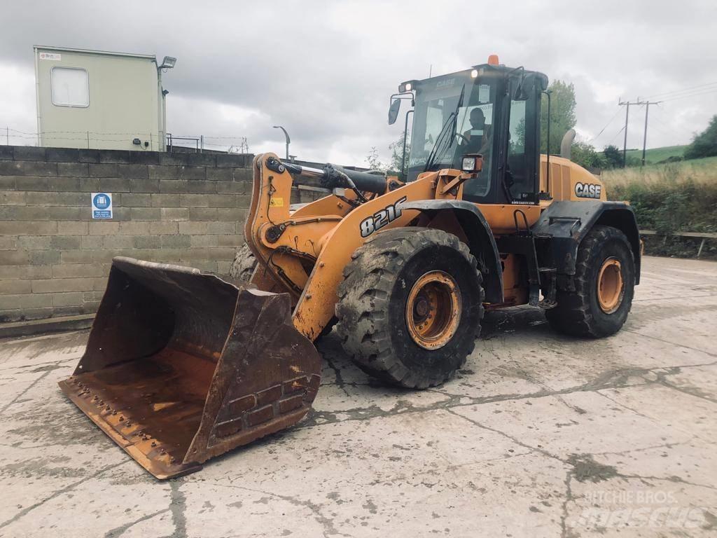 CASE 821 F Carregadeiras de rodas