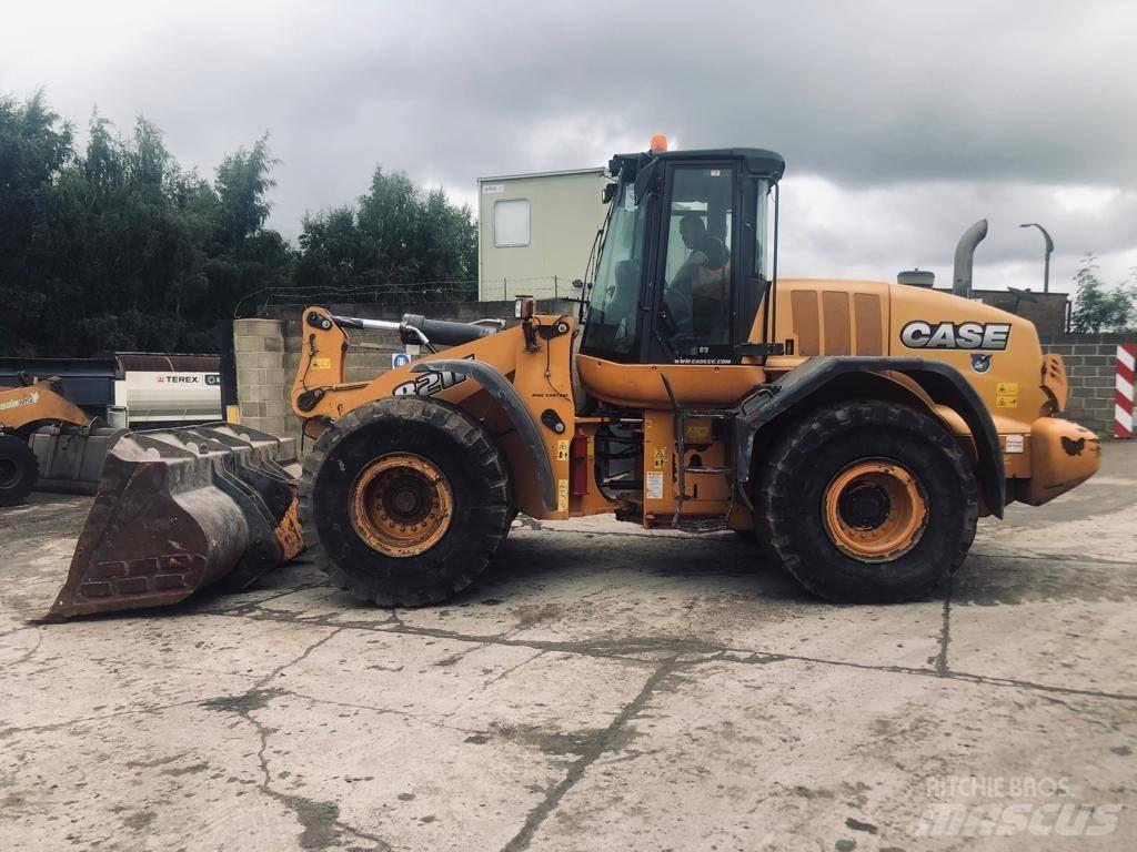CASE 821 F Carregadeiras de rodas