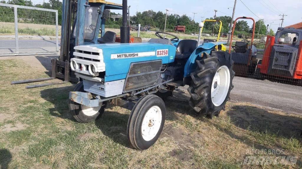 Mitsubishi 3250 Tratores Agrícolas usados