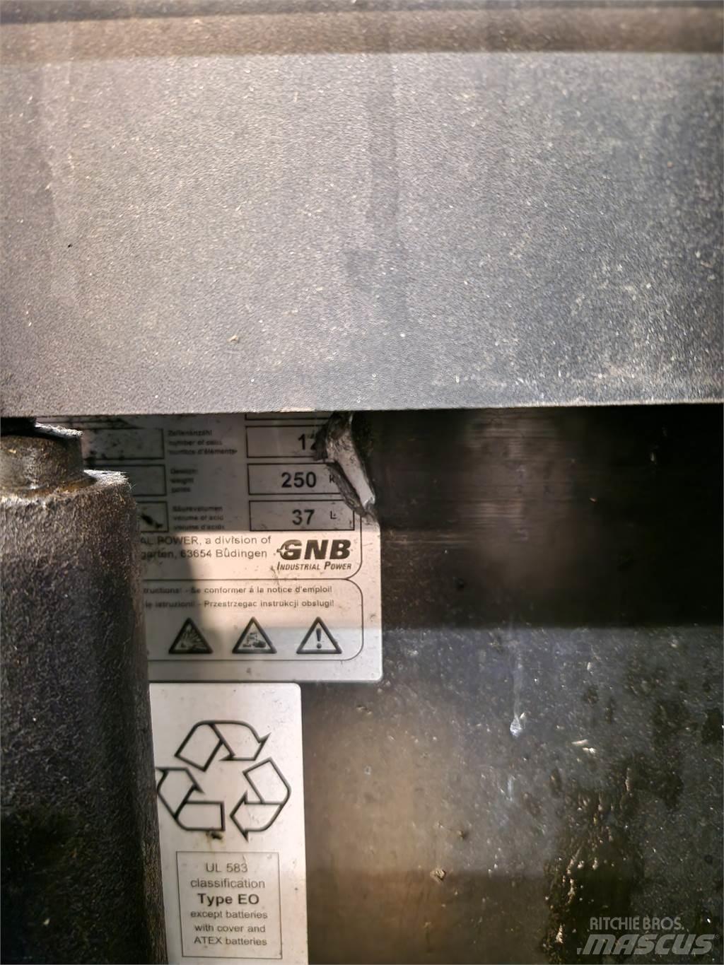 Toyota SPE120L Empilhador para operador externo