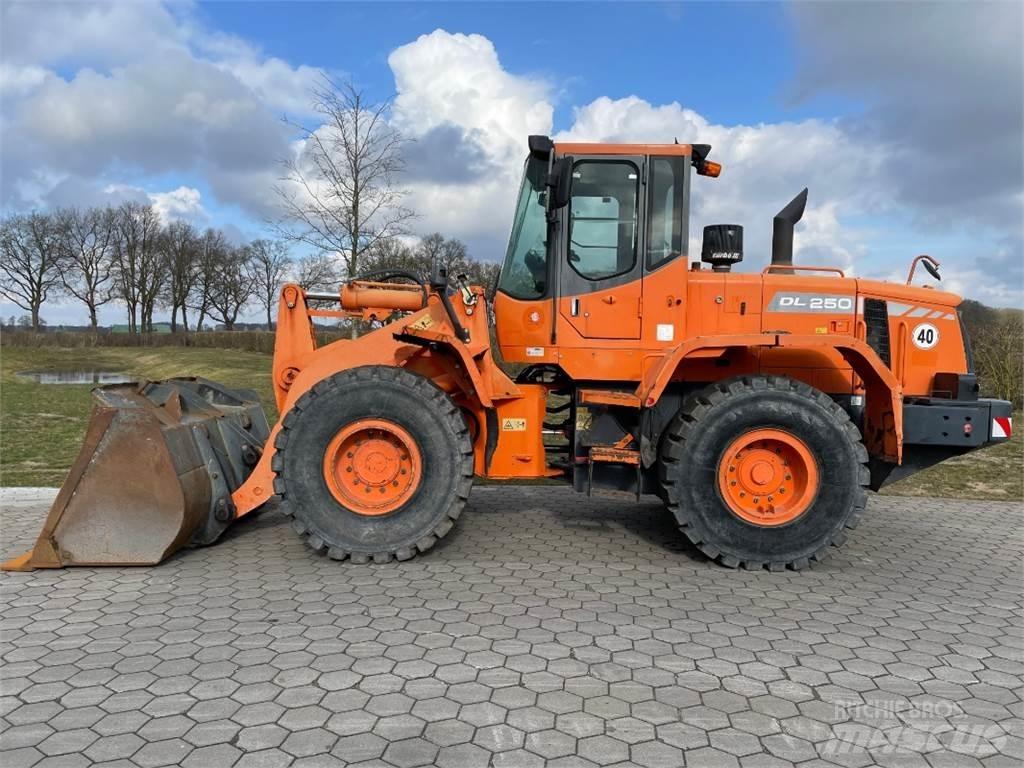 Doosan DL250 Carregadeiras de rodas