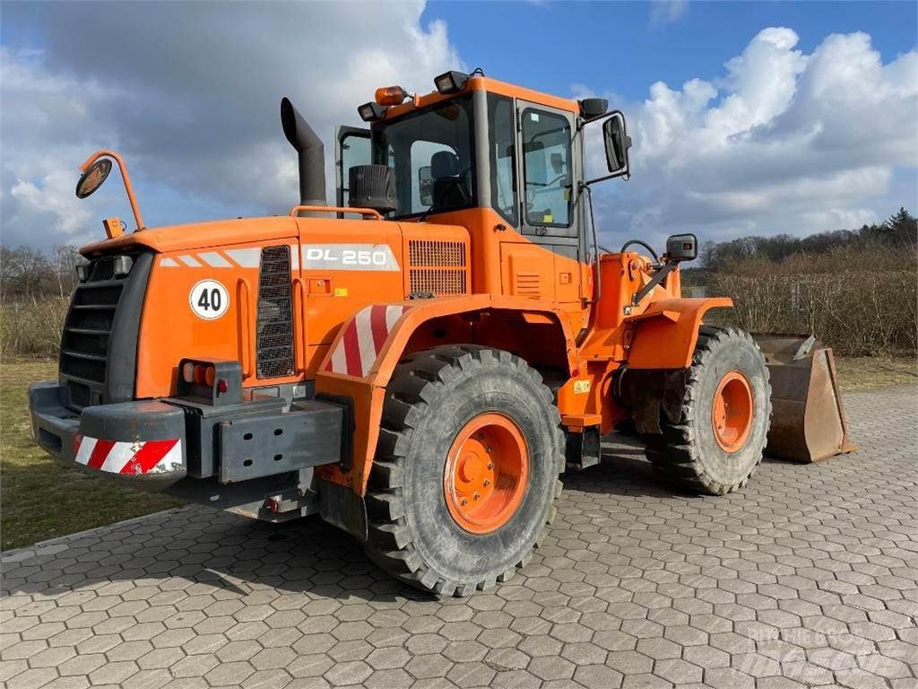 Doosan DL250 Carregadeiras de rodas