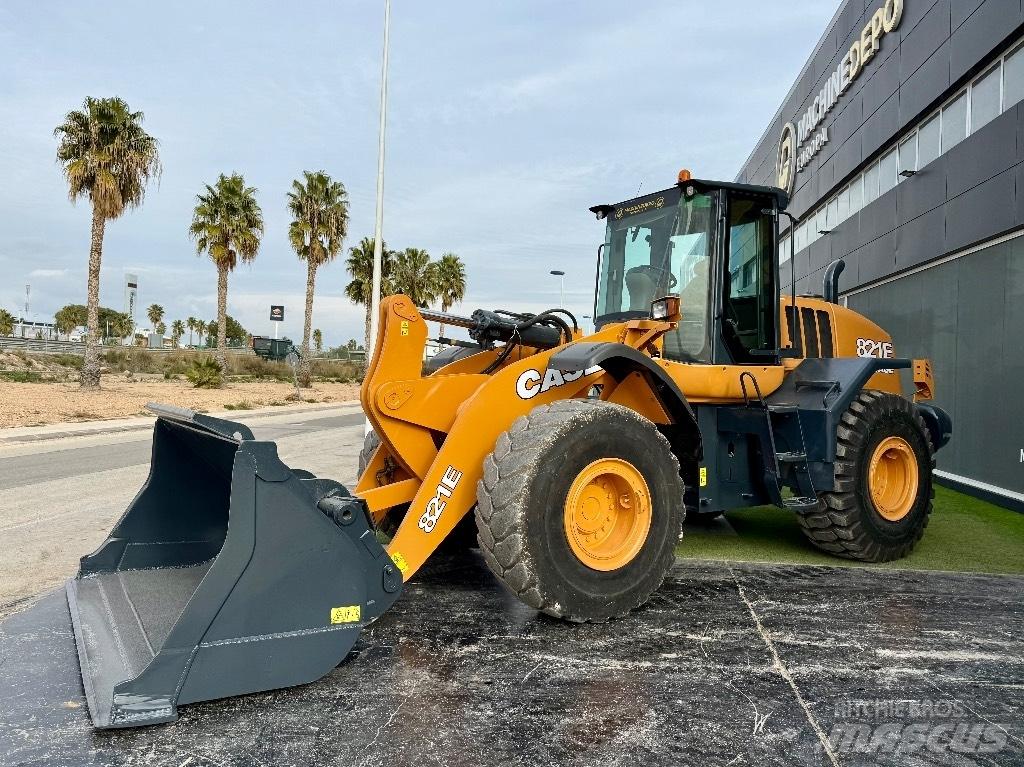 CASE 821 E Carregadeiras de rodas