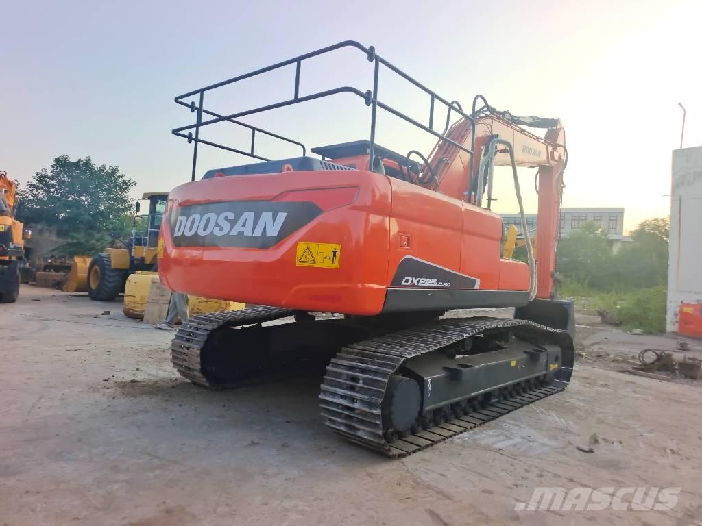 Doosan DX 225 LC Escavadeiras de esteiras