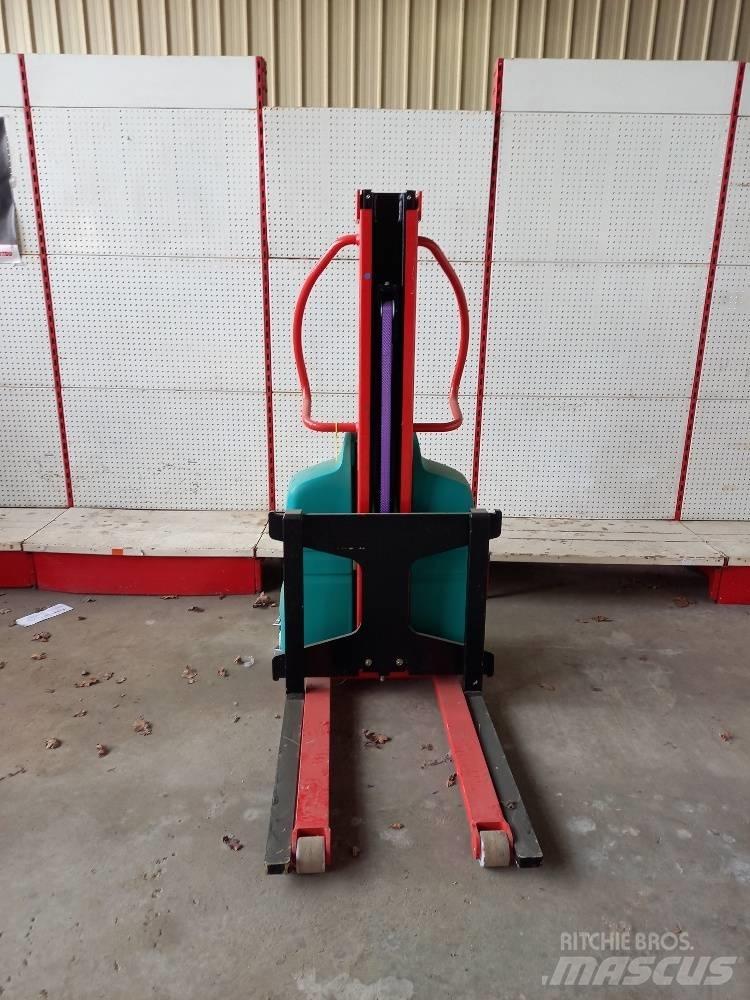 Manitou EB500 Empilhador para operador externo