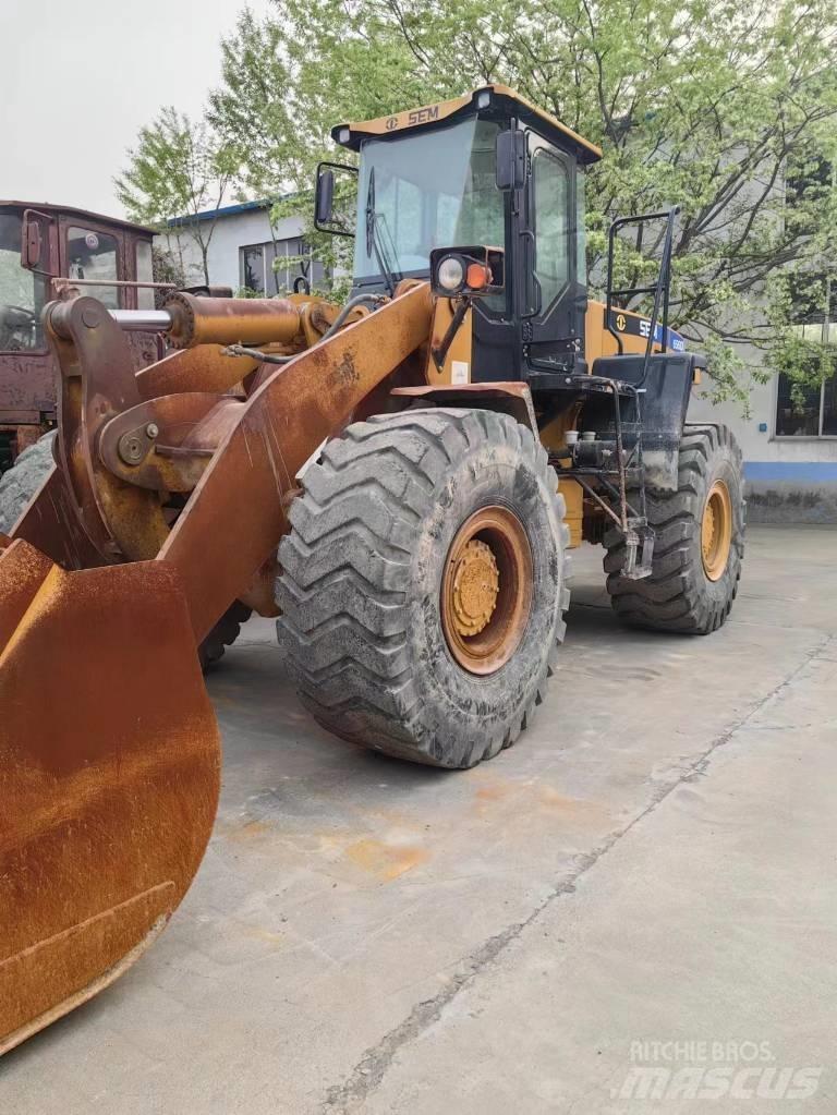 SEM 656D Carregadeiras de rodas