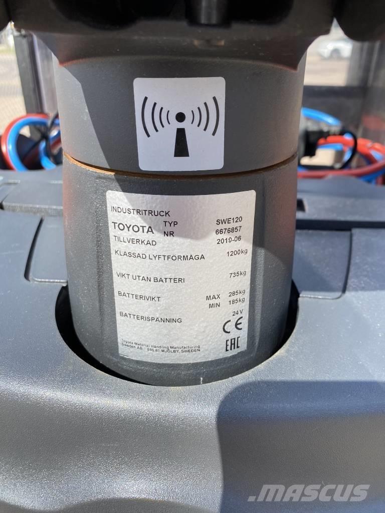 Toyota SWE 120 Empilhador para operador externo