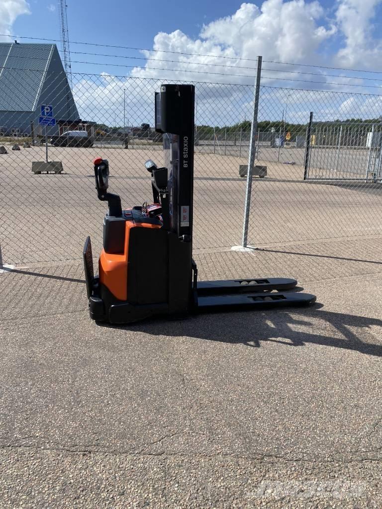 Toyota SWE 120 Empilhador para operador externo