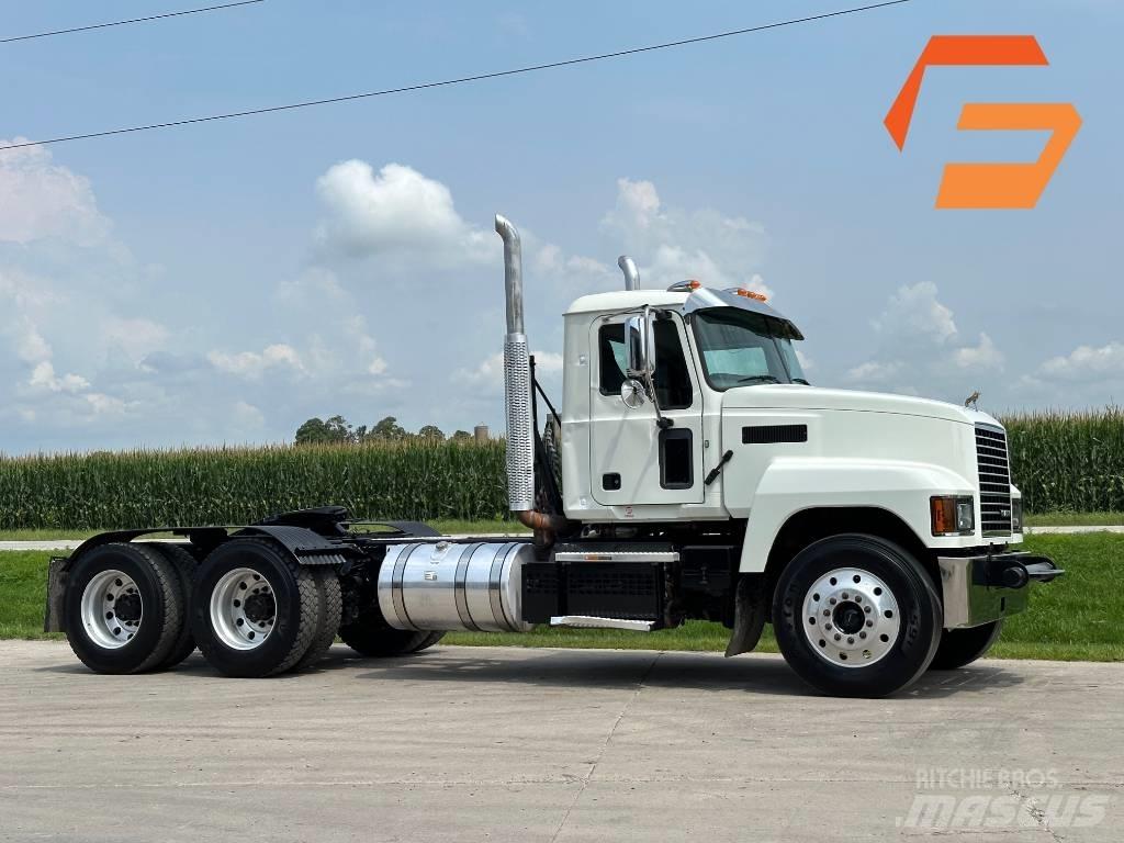 Mack Pinnacle 64ft Cavalos Mecânicos