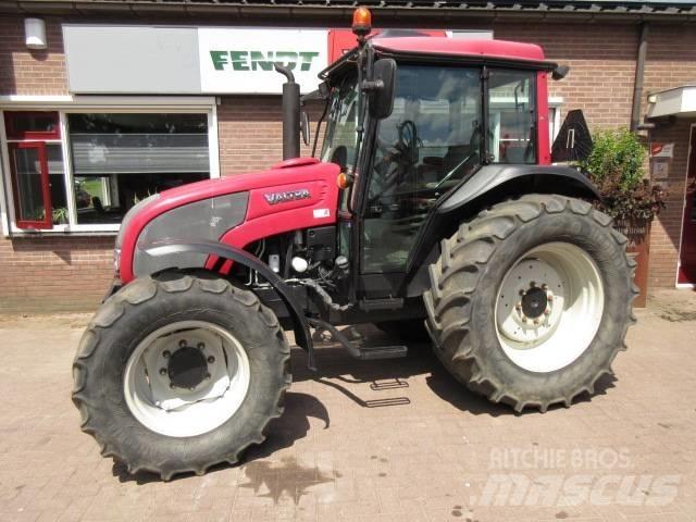 Valtra A93 HITECH Tratores Agrícolas usados
