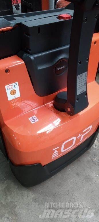 Toyota LWE 200 Porta palettes
