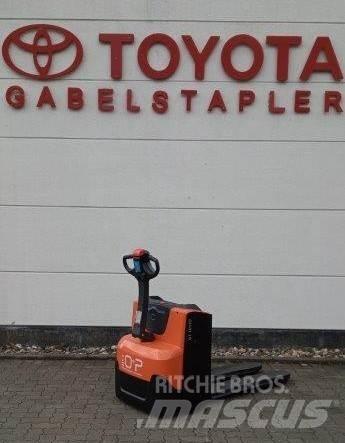 Toyota LWE 200 Porta palettes