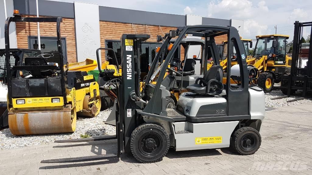 Nissan U1D2A25LQ Empilhadores a gás