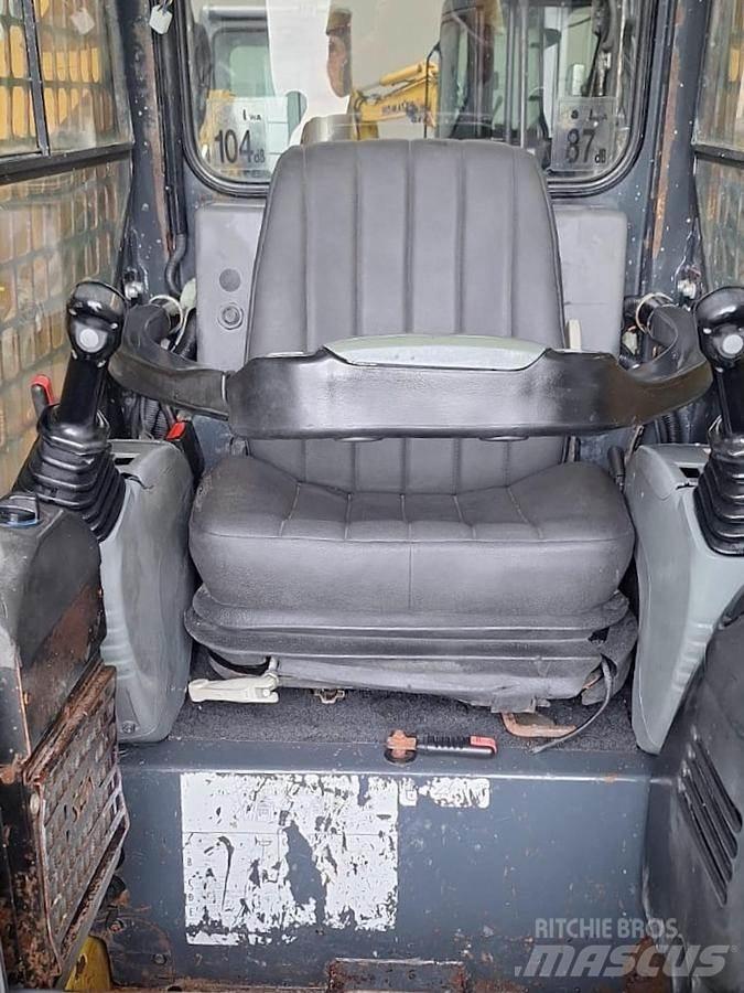 Komatsu CK35 Mini carregadoras