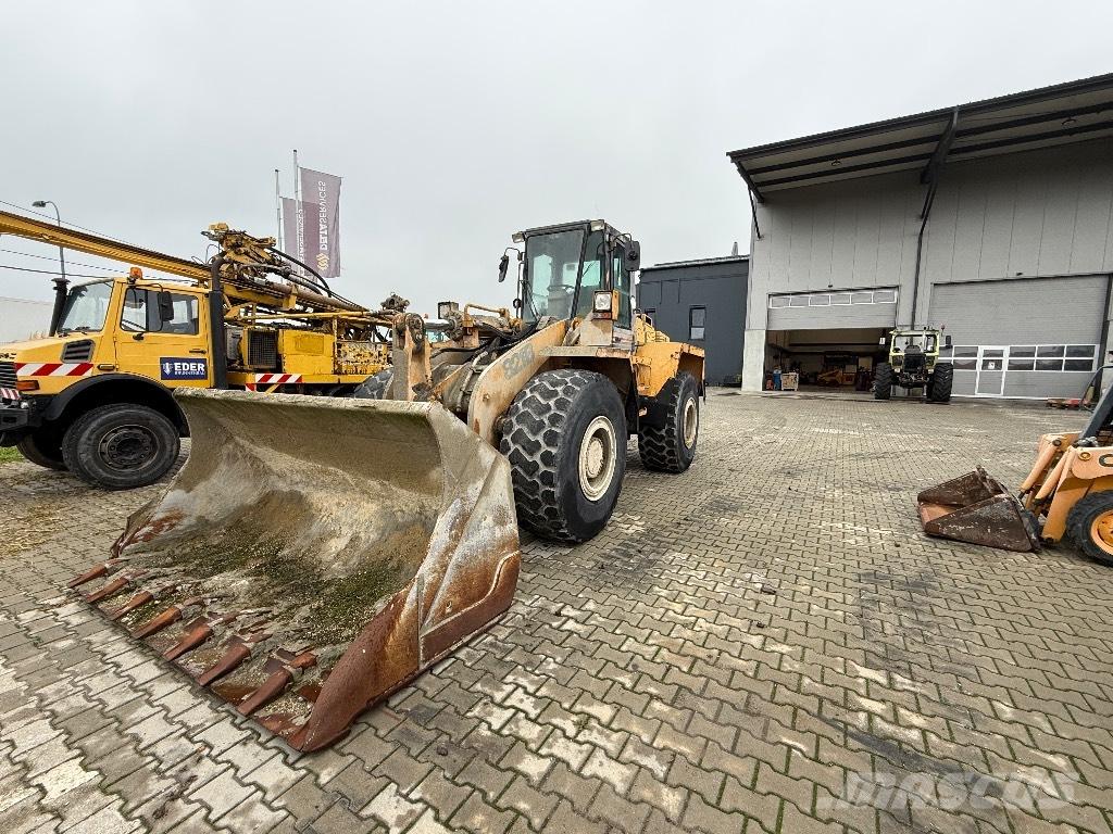 CASE 821 B Carregadeiras de rodas