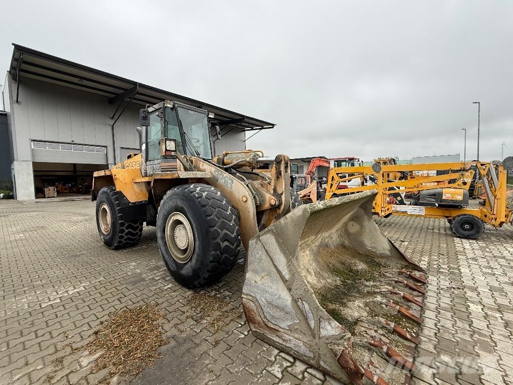 CASE 821 B Carregadeiras de rodas