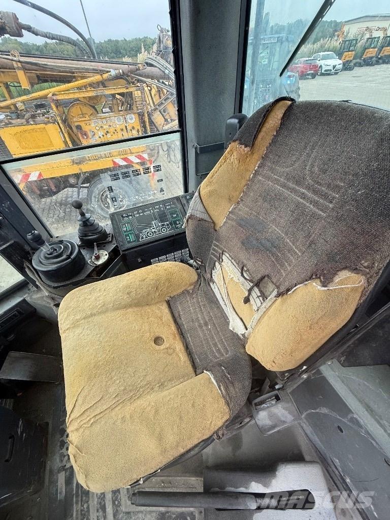 CASE 821 B Carregadeiras de rodas