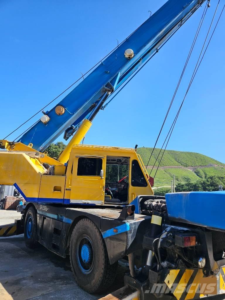 Kato KR 25 H V-2 Gruas Fora-de-estrada